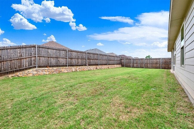 Building Photo - 720 Willow View Way