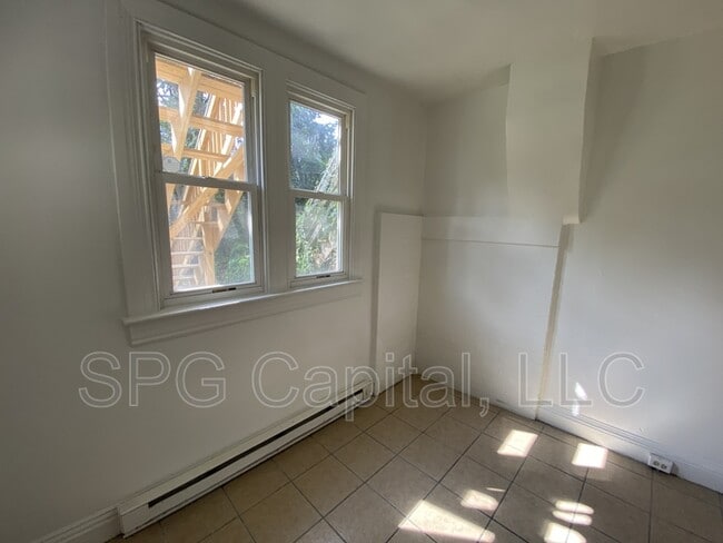 Building Photo - 220 W Jackson St