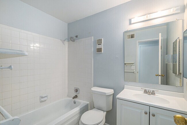 Building Photo - 14424 E Colorado Dr