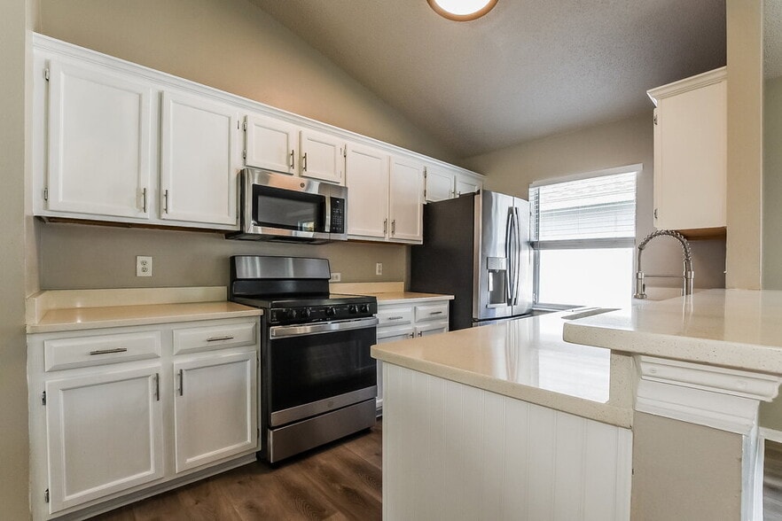 Building Photo - 8782 Foley Dr