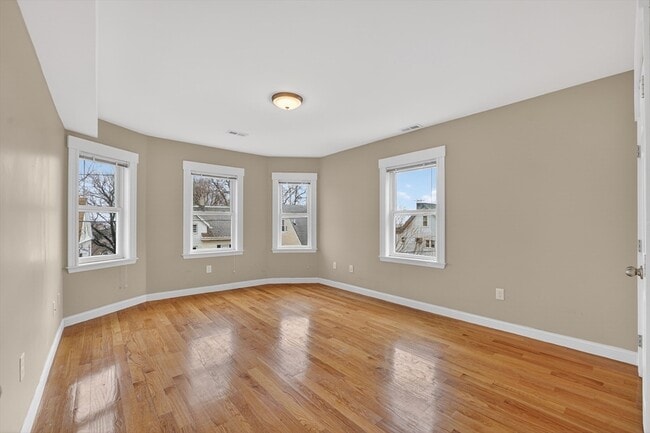 Building Photo - 25 Main St