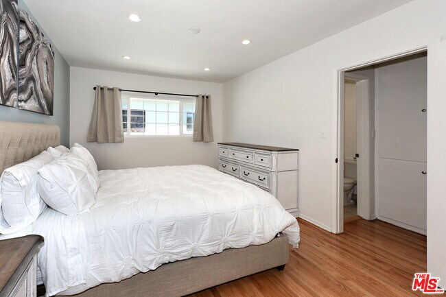 Building Photo - 4035 Inglewood Blvd