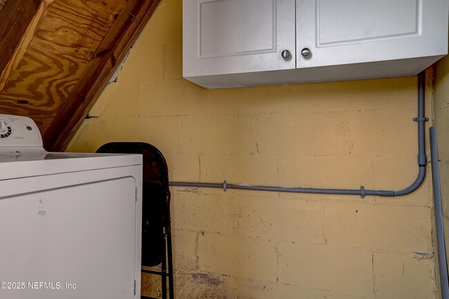 Building Photo - 6561 Mission Ct