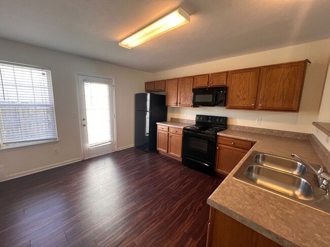 Building Photo - 6021 Cullen Dr