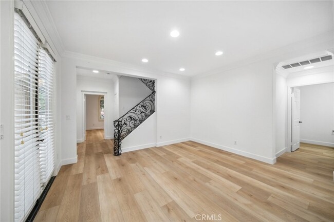 Building Photo - 236 Terra Cotta