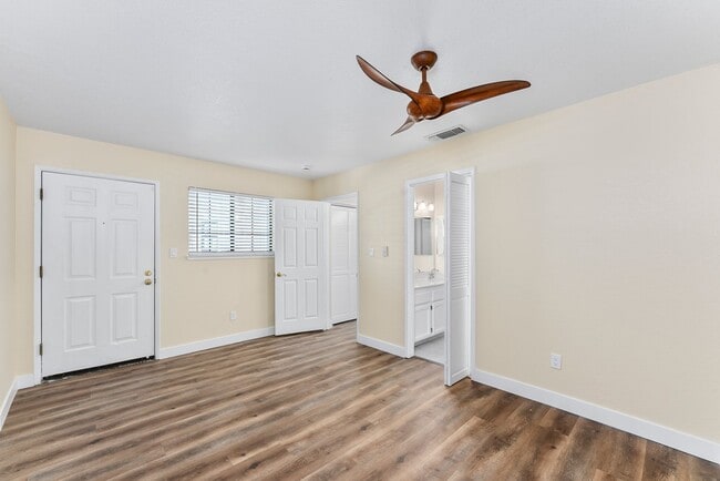 Building Photo - 2 Bedroom 2 Bathroom Condo in Citrus Heights