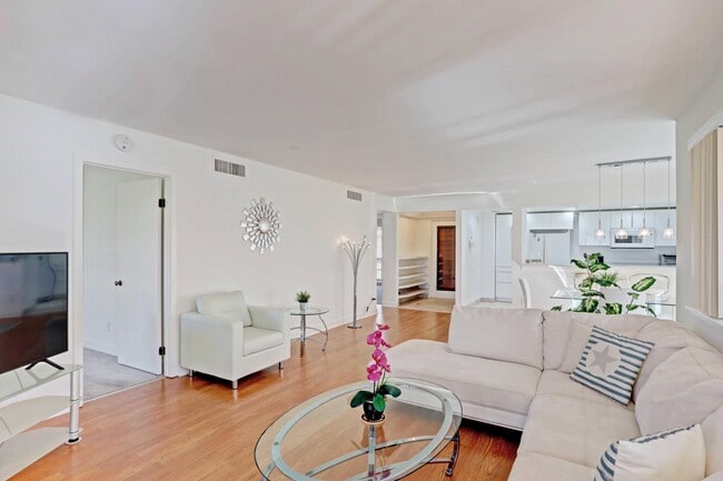 Building Photo - 318 Brackenwood Cir
