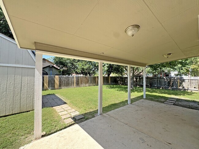 Building Photo - 10203 Sunset Field Dr