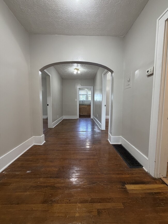 Building Photo - 724 S 38th St