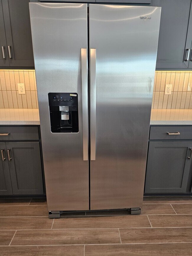 Building Photo - Wonderful new build with family fun amenities
