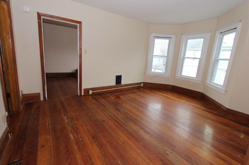 Building Photo - 213 S Lowell Ave