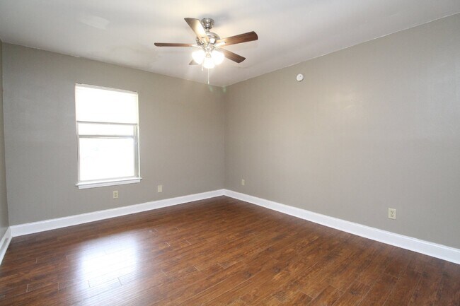 Building Photo - 4BR Ranch-Style Home off Olive Rd – Fenced Yard & Garage – Available 2/2