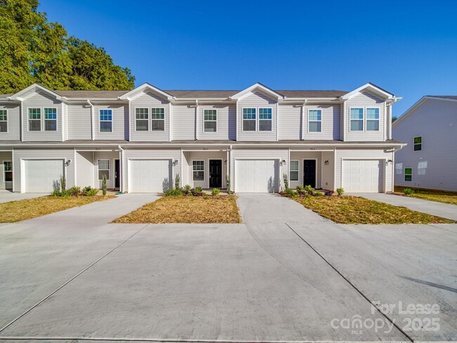 Building Photo - 916 S Battleground Ave