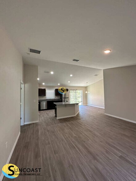 Building Photo - 8009 N Primrose Dr