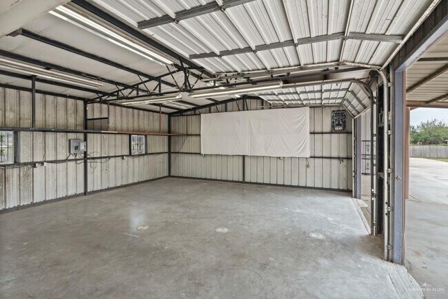 Building Photo - 413 S Los Cerritos Cir