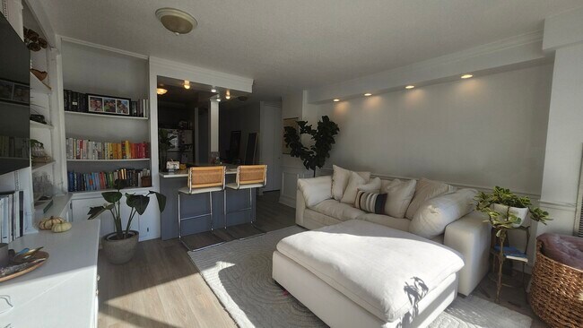 Building Photo - 405 N Wabash Ave