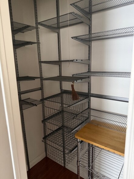 Building Photo - 2611 Ruhland Ave