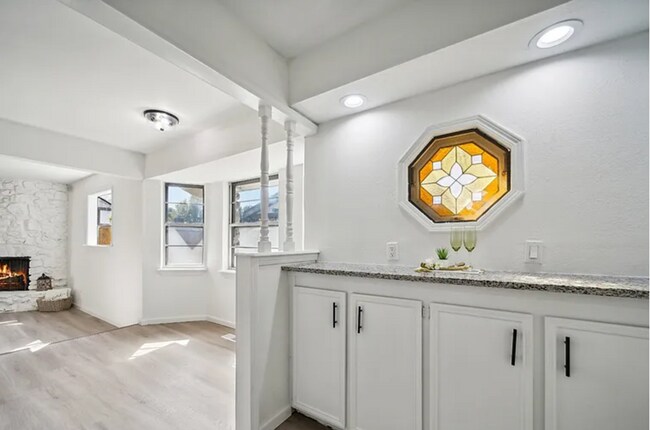 Building Photo - Charming 3-Bedroom Home with Spacious Yard in Prime Tulsa Location