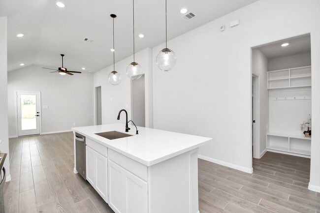 Building Photo - 19807 Palomino Pr Trl