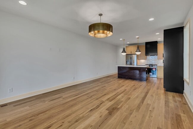 Building Photo - 660 Vernon Ave