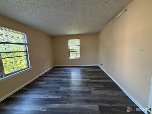Building Photo - 279 Kempsey Dr