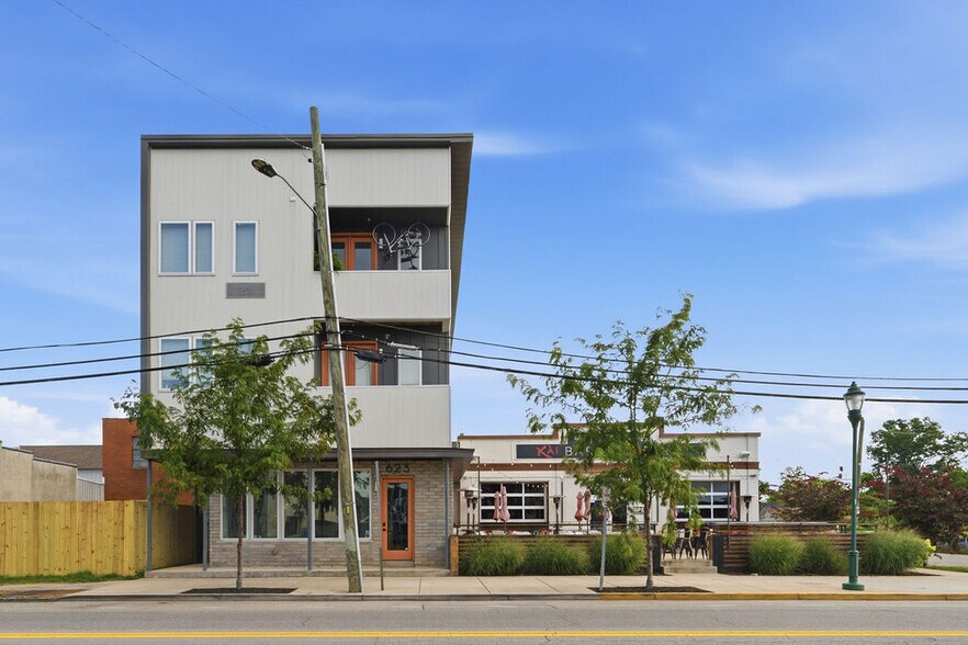 Building Photo - 623 E Main St