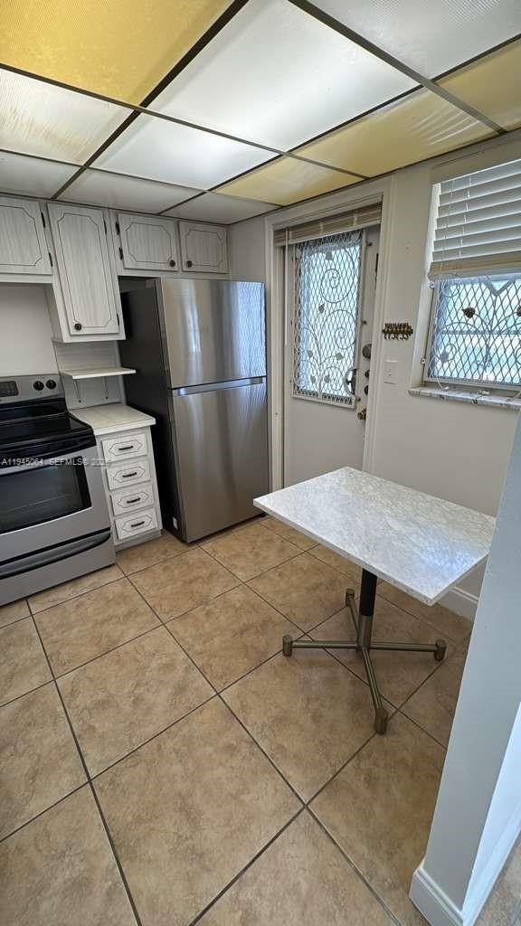 Building Photo - 219 NE 14th Ave