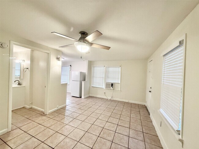 Building Photo - 2714 Carrolton St