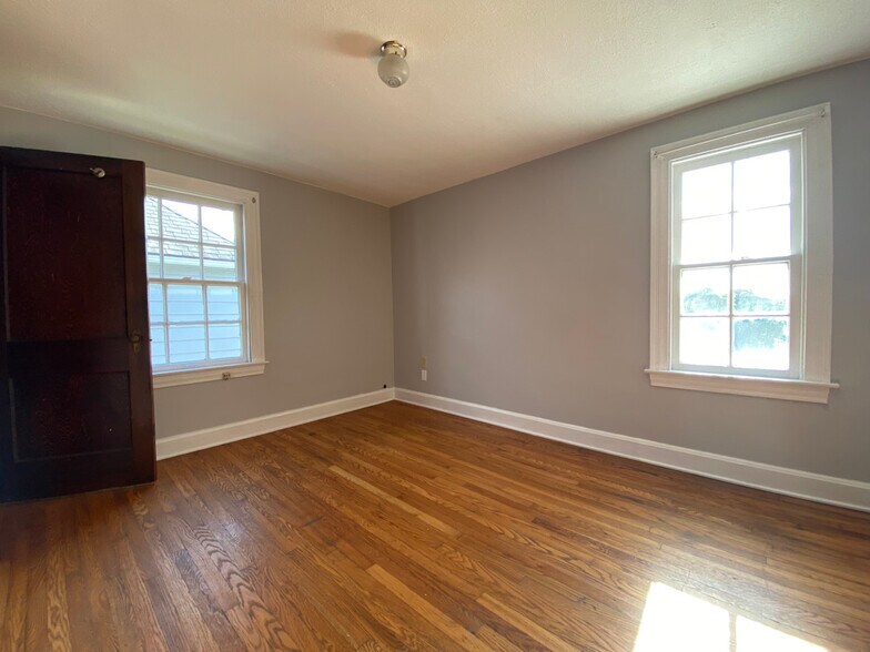 Bedroom - 121 S High St