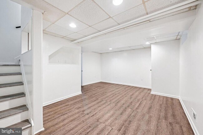 Building Photo - 5 Dendron Ct