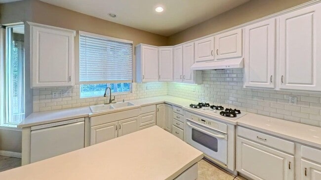 Building Photo - 7912 Hampshire Rd