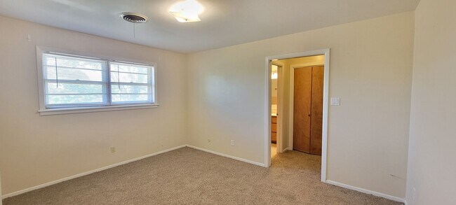 Building Photo - LARGE BRICK HOME CORNER LOT