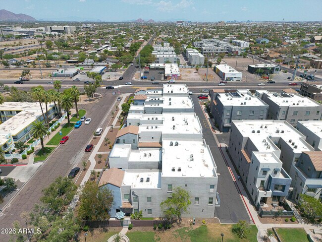 Building Photo - 615 E Portland St