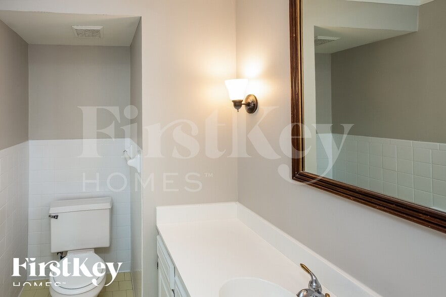 Building Photo - 6991 Dashwood Dr