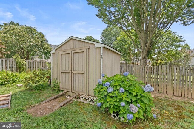 Building Photo - 10009 Puritan Way