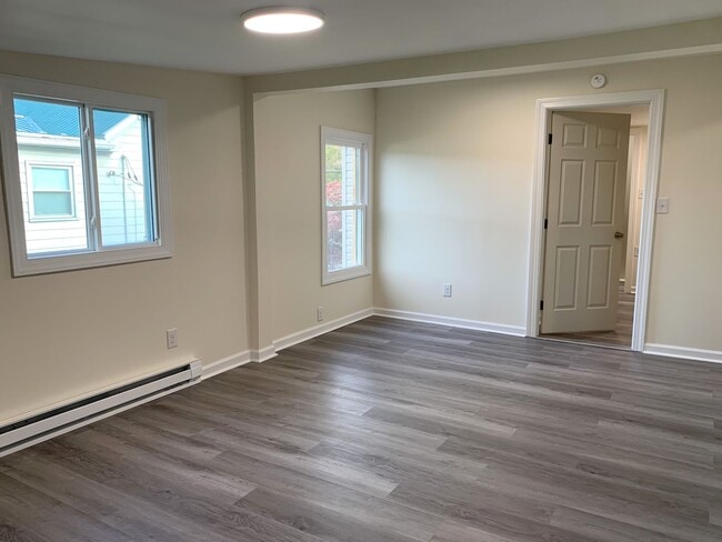 Building Photo - Newly renovated 4 bed/2.5 bath single fami...
