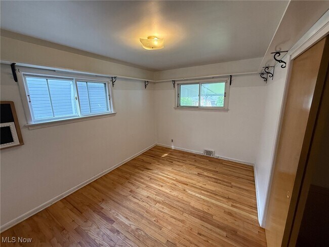 Building Photo - 1156 Haverston Rd