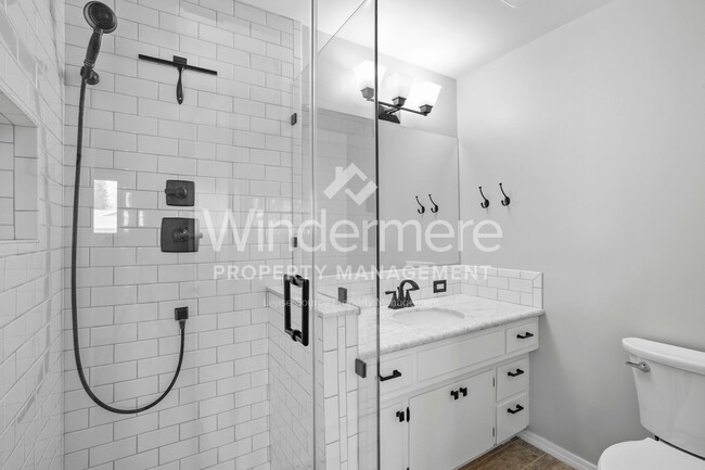 Building Photo - Fantastic Updated South Hill Rancher 3 Bedroom 2 Bath with Hardwood throughout