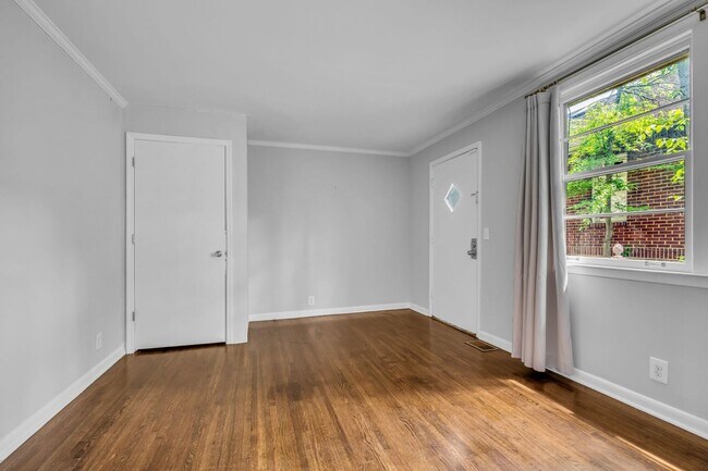 Building Photo - 4 Bed 2 Bath Home | Sylvan Park