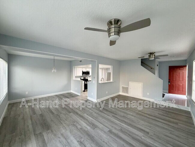 Building Photo - 205 Coconut Palm Way