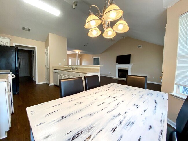 Building Photo - 4489 Country Glen Cir
