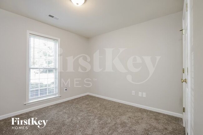 Building Photo - 6107 Black Willow Dr