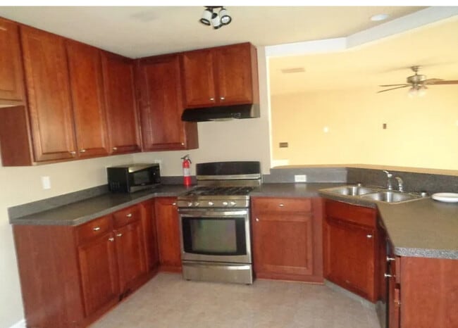 Building Photo - 3303 Saville St SW