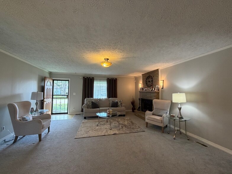 Building Photo - 3513 Roseway Dr