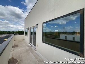 Building Photo - 2615 S Flores St
