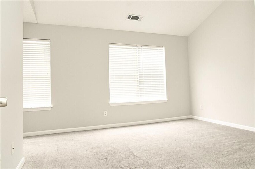 Building Photo - 130 Springbottom Dr SE