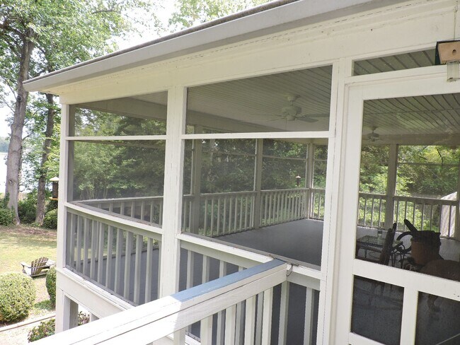 Building Photo - Email Linda@vacosold.com  or Call Office 8...