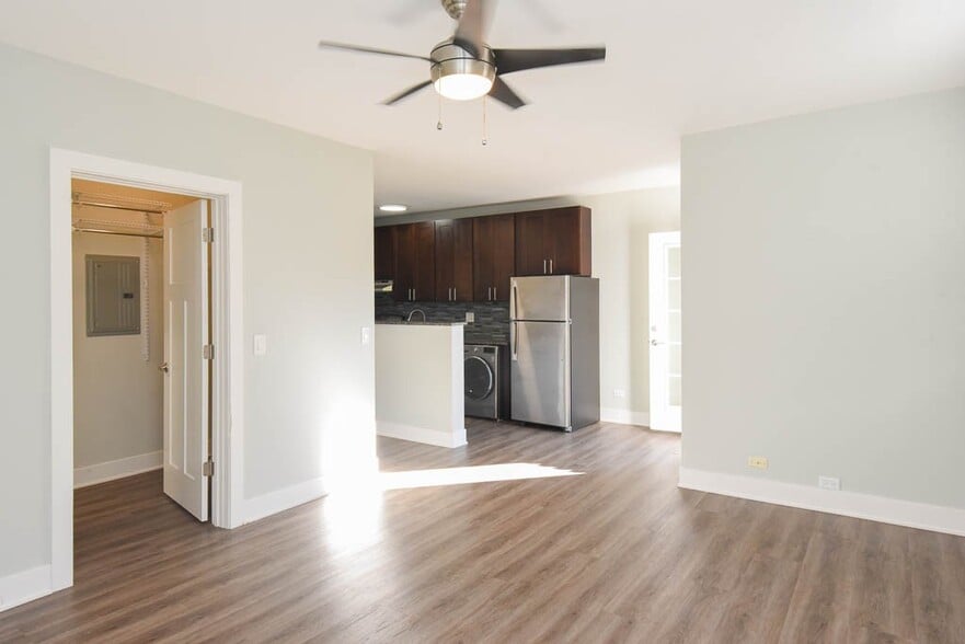 Building Photo - 733 Judson Ave