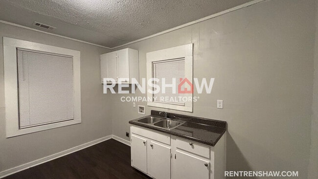 Building Photo - 689 Baltimore St