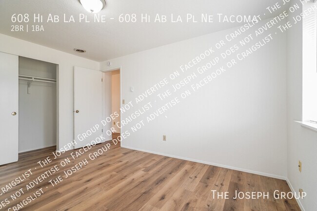 Building Photo - 608 Hi-Ab-La Pl NE